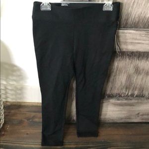 Inc blk basic crop skinny leggings. Sz 6p short.